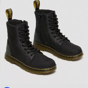 Dr. Martens Woman's Combs Extra Tough Combat Boots Size 5 Black